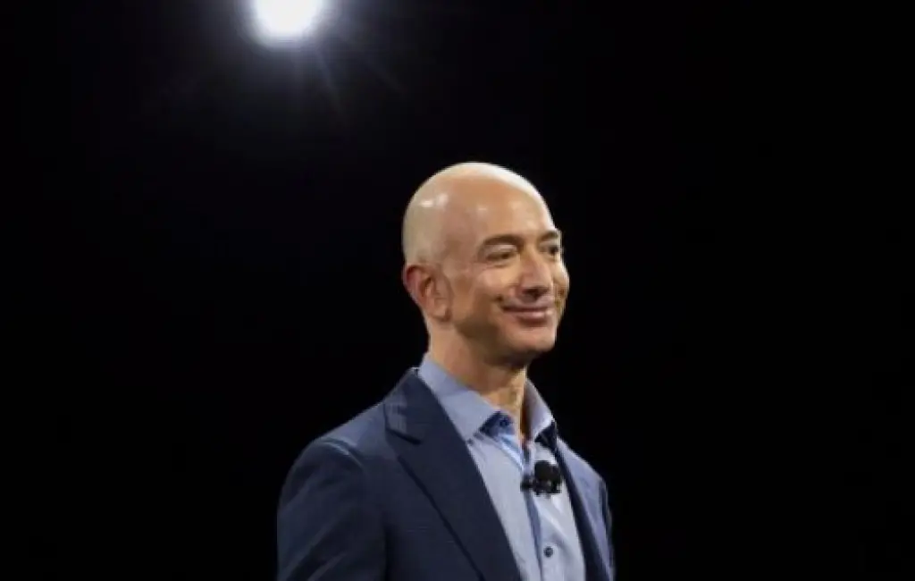 Jeff Bezos dona $33 millones para ayudar a inmigrantes indocumentados