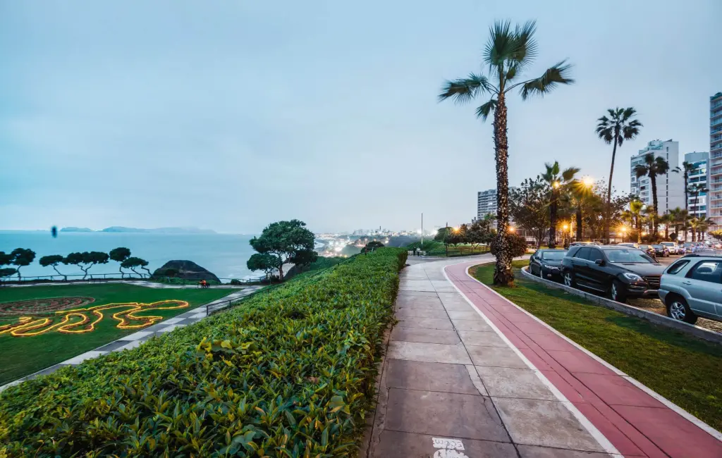 Miraflores, sus parques más emblemáticos y la mejor vista al mar 